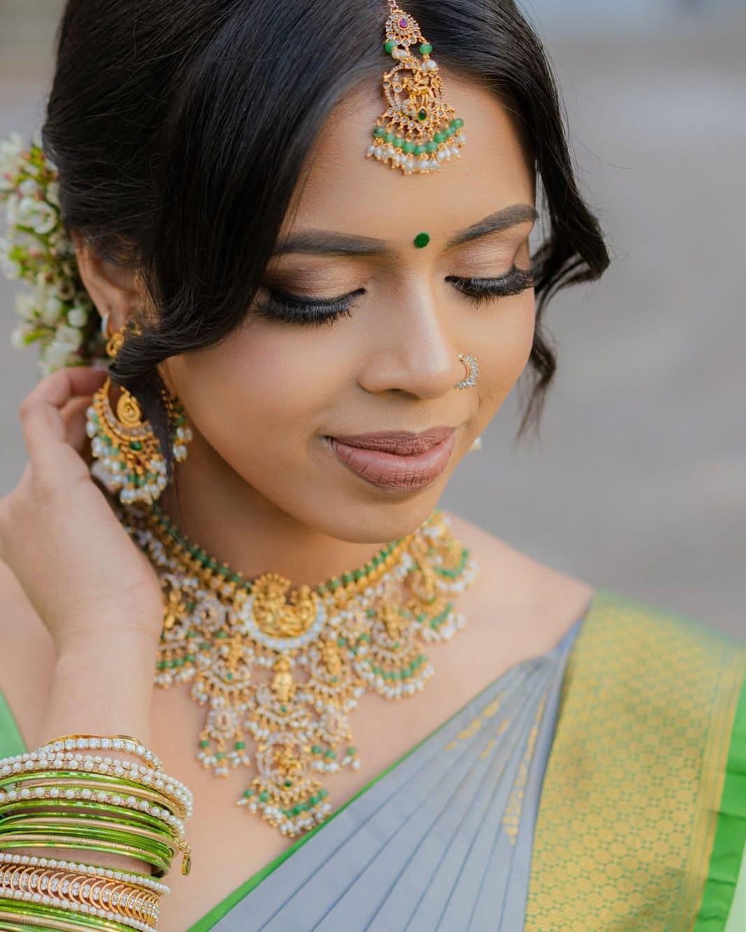 Elegantes Brautmakeup mit Kajal und Gold